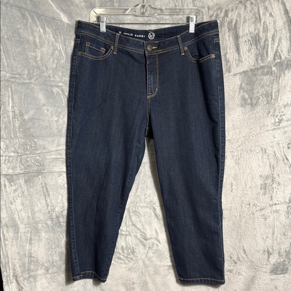 Capri jeans W62 curvy fit capri Women's‎ Dark wash size 16 spring summer